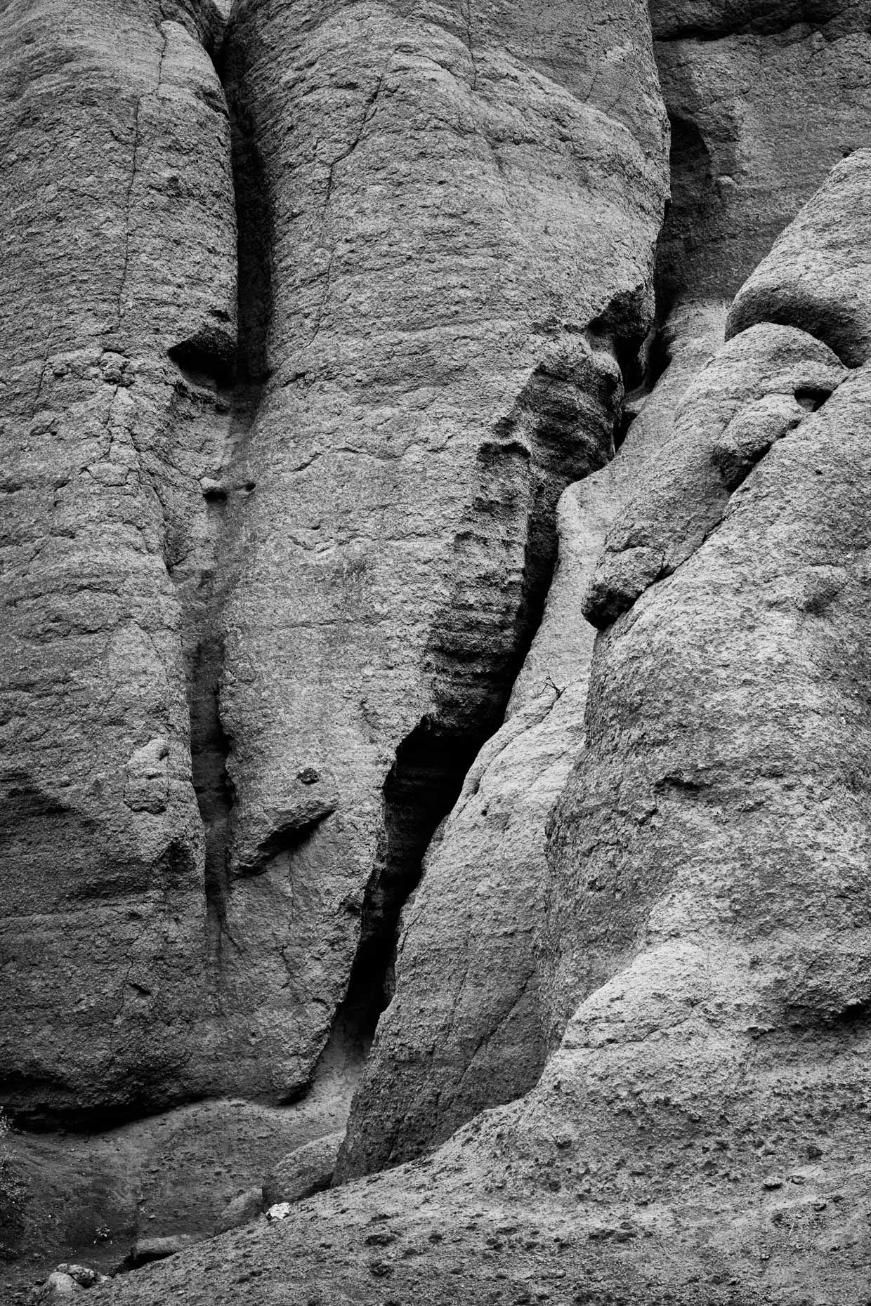 Red Mountain rock formation-b&w narrow crevasses in the rock wall